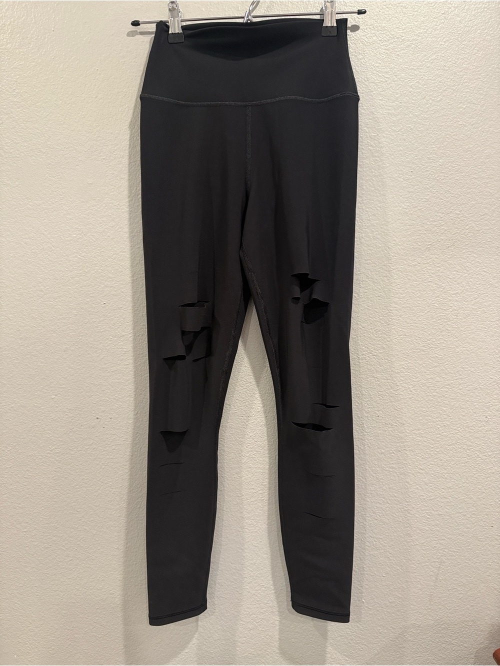 ALO Yoga High-Waist Ripped Warrior leggings in black size x-small